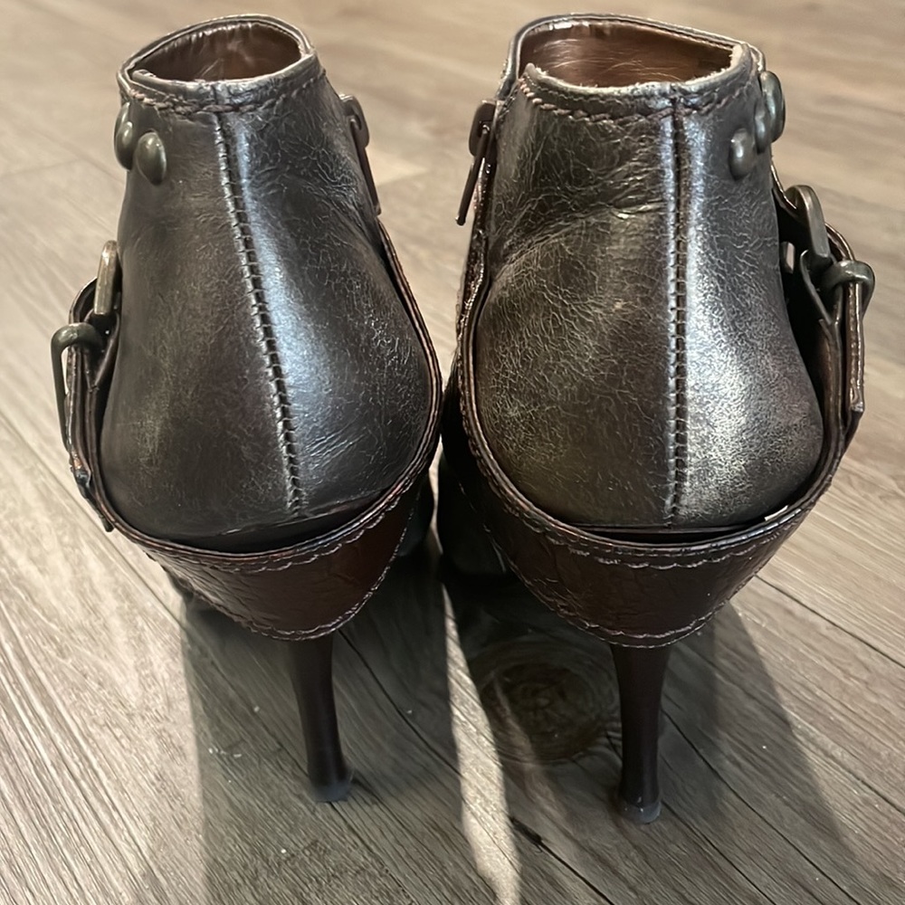 Carlos Santana Stiletto Boots w/ Buckle. Size 8.  CALL OUT - Picture 5 of 10